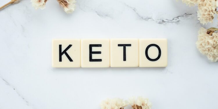 Le régime Keto expliqué : un guide pour comprendre les avantages et les principes d'un mode de vie à faible teneur en glucides