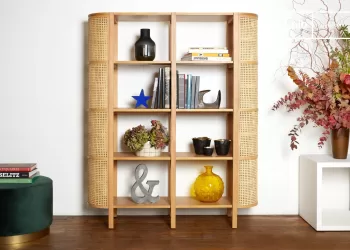 Etagère scandinave en hêtre et rotin beige